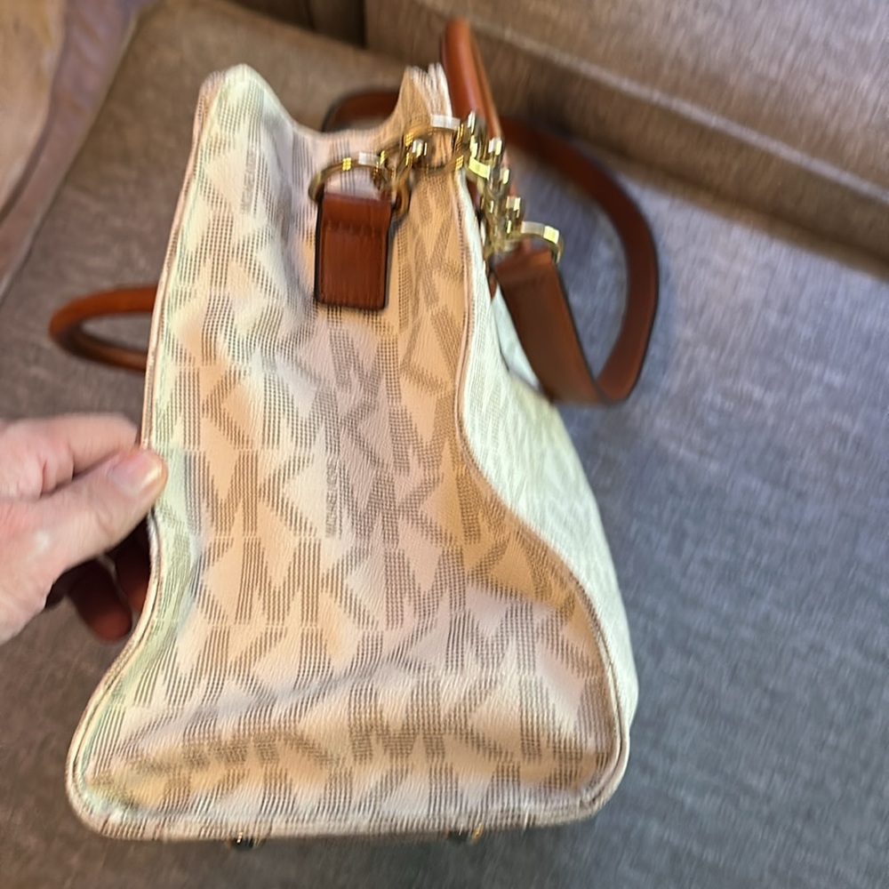 Michael Kors Hamilton tote, like new condition - Picture 10 of 12